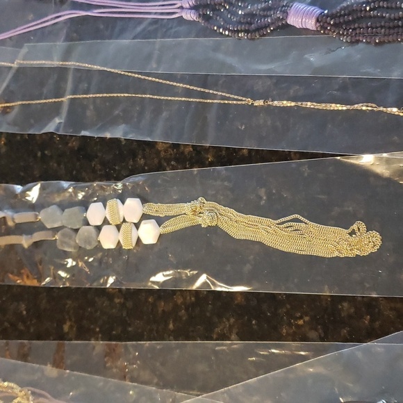 Lot of 20 NWT Long Necklaces, some with earrings. - Picture 7 of 9